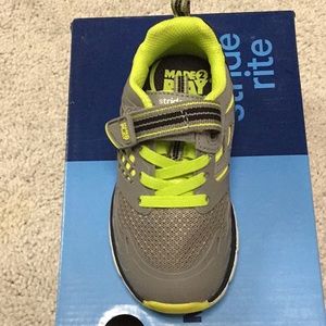 Stride Rite Made2Play Breccen Sneaker Grey/Lime